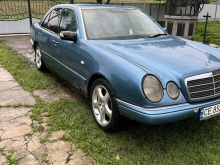 Синий Мерседес Е-Класс, объемом двигателя 2.2 л и пробегом 500 тыс. км за 1800 $, фото 1 на Automoto.ua