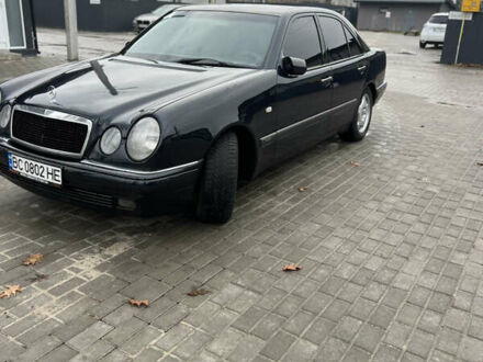 Синий Мерседес Е-Класс, объемом двигателя 2 л и пробегом 200 тыс. км за 3600 $, фото 1 на Automoto.ua