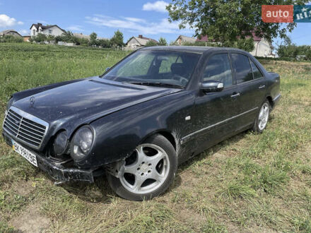 Мерседес Е-Класс 1998 в Тернополе на Automoto.ua Синий Мерседес Е-Класс, объемом двигателя 2.4 л и пробегом 222 тыс. км за 1350 $, фото 1 на Automoto.ua