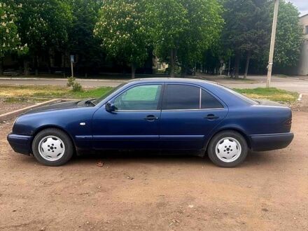 Мерседес Е-Класс 1998 в Межевой на Automoto.ua Синий Мерседес Е-Класс, объемом двигателя 2 л и пробегом 351 тыс. км за 3500 $, фото 1 на Automoto.ua