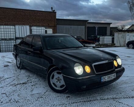 Синий Мерседес Е-Класс, объемом двигателя 2 л и пробегом 380 тыс. км за 3400 $, фото 1 на Automoto.ua