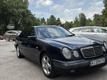 Мерседес Е-Класс 1998 в Украинке на Automoto.ua Синий Мерседес Е-Класс, объемом двигателя 2.4 л и пробегом 423 тыс. км за 3900 $, фото 1 на Automoto.ua