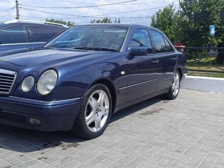 Мерседес Е-Класс 1998 в Запорожье на Automoto.ua Синий Мерседес Е-Класс, объемом двигателя 2.4 л и пробегом 342 тыс. км за 4200 $, фото 1 на Automoto.ua