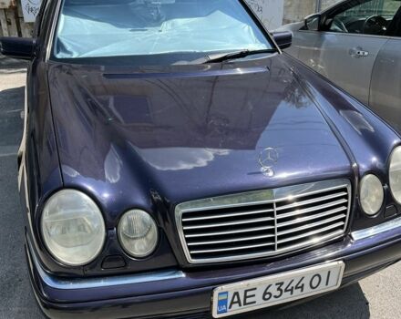 Мерседес Е-Класс 1998 в Днепре (Днепропетровске) на Automoto.ua Синий Мерседес Е-Класс, объемом двигателя 4.3 л и пробегом 250 тыс. км за 5500 $, фото 1 на Automoto.ua