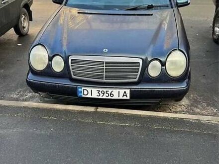 Синий Мерседес Е-Класс, объемом двигателя 2.8 л и пробегом 278 тыс. км за 2700 $, фото 1 на Automoto.ua