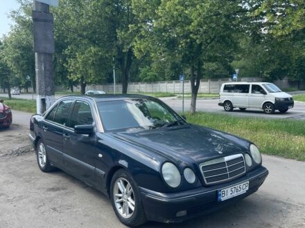 Мерседес Е-Клас 1998 у Києві на Automoto.ua Синій Мерседес Е-Клас, об'ємом двигуна 2 л та пробігом 471 тис. км за 3500 $, фото 1 на Automoto.ua