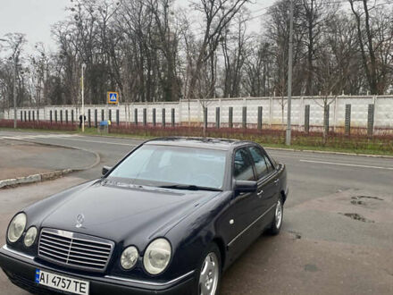 Синий Мерседес Е-Класс, объемом двигателя 2.4 л и пробегом 302 тыс. км за 3700 $, фото 1 на Automoto.ua