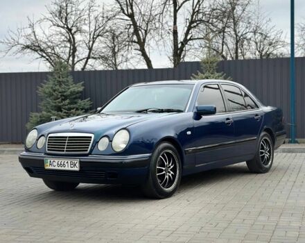 Синий Мерседес Е-Класс, объемом двигателя 2 л и пробегом 400 тыс. км за 3800 $, фото 1 на Automoto.ua