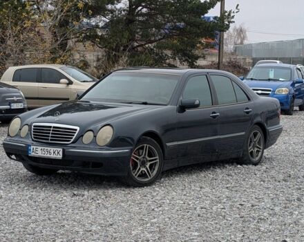 Синий Мерседес Е-Класс, объемом двигателя 3.2 л и пробегом 450 тыс. км за 3499 $, фото 1 на Automoto.ua