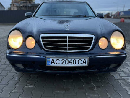 Синій Мерседес Е-Клас, об'ємом двигуна 2.4 л та пробігом 381 тис. км за 3000 $, фото 1 на Automoto.ua