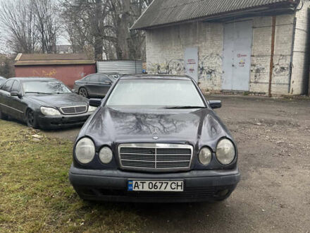 Синий Мерседес Е-Класс, объемом двигателя 2.8 л и пробегом 100 тыс. км за 2350 $, фото 1 на Automoto.ua