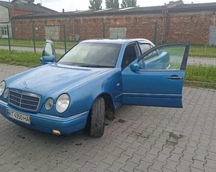 Синій Мерседес Е-Клас, об'ємом двигуна 2 л та пробігом 293 тис. км за 3985 $, фото 1 на Automoto.ua