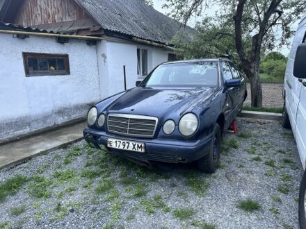 Мерседес Е-Клас 1999 у Шепетовке на Automoto.ua Синій Мерседес Е-Клас, об'ємом двигуна 2.2 л та пробігом 400 тис. км за 450 $, фото 1 на Automoto.ua