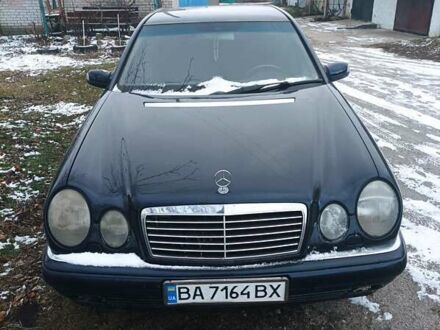 Мерседес Е-Класс 1999 в Долинской на Automoto.ua Синий Мерседес Е-Класс, объемом двигателя 3 л и пробегом 260 тыс. км за 4000 $, фото 1 на Automoto.ua