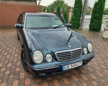 Синій Мерседес Е-Клас, об'ємом двигуна 2 л та пробігом 300 тис. км за 4100 $, фото 1 на Automoto.ua