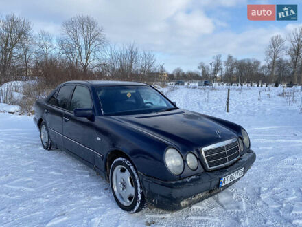 Синий Мерседес Е-Класс, объемом двигателя 2.8 л и пробегом 244 тыс. км за 2600 $, фото 1 на Automoto.ua