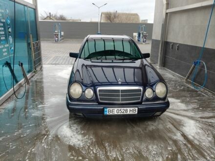 Синій Мерседес Е-Клас, об'ємом двигуна 3.2 л та пробігом 2 тис. км за 3650 $, фото 1 на Automoto.ua
