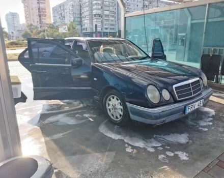 Мерседес Е-Класс 1999 в Запорожье на Automoto.ua Синий Мерседес Е-Класс, объемом двигателя 0 л и пробегом 400 тыс. км за 2500 $, фото 1 на Automoto.ua