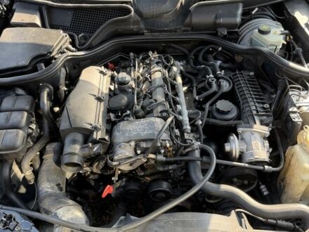 Синий Мерседес Е-Класс, объемом двигателя 2.2 л и пробегом 350 тыс. км за 999 $, фото 1 на Automoto.ua