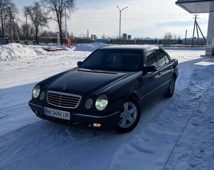 Синий Мерседес Е-Класс, объемом двигателя 2.7 л и пробегом 430 тыс. км за 4850 $, фото 1 на Automoto.ua