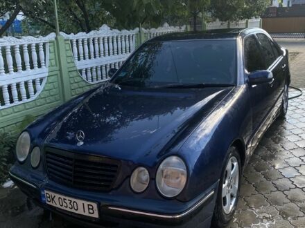 Синий Мерседес Е-Класс, объемом двигателя 2.7 л и пробегом 400 тыс. км за 2052 $, фото 1 на Automoto.ua