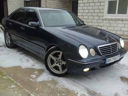 Синий Мерседес Е-Класс, объемом двигателя 2.8 л и пробегом 280 тыс. км за 3800 $, фото 1 на Automoto.ua