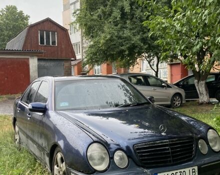Синий Мерседес Е-Класс, объемом двигателя 2.7 л и пробегом 400 тыс. км за 2450 $, фото 1 на Automoto.ua