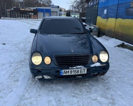 Синий Мерседес Е-Класс, объемом двигателя 3.2 л и пробегом 300 тыс. км за 3000 $, фото 1 на Automoto.ua
