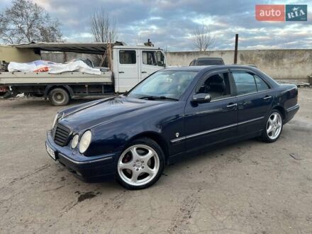 Синий Мерседес Е-Класс, объемом двигателя 4.27 л и пробегом 337 тыс. км за 3700 $, фото 1 на Automoto.ua