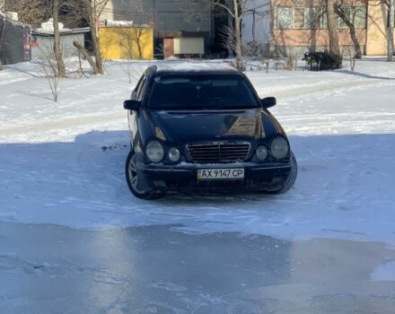 Синий Мерседес Е-Класс, объемом двигателя 3.2 л и пробегом 500 тыс. км за 4000 $, фото 1 на Automoto.ua