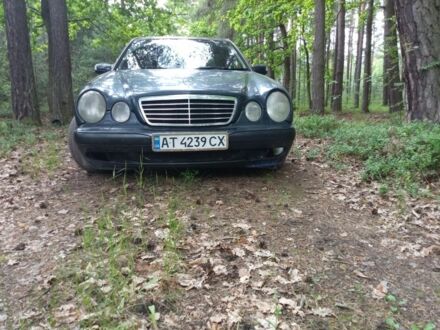 Синий Мерседес Е-Класс, объемом двигателя 2.1 л и пробегом 468 тыс. км за 1850 $, фото 1 на Automoto.ua