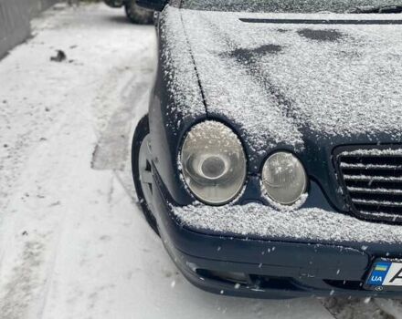 Синий Мерседес Е-Класс, объемом двигателя 2 л и пробегом 408 тыс. км за 3000 $, фото 1 на Automoto.ua