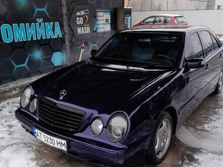 Мерседес Е-Класс 2000 в Ивано-Франковске на Automoto.ua Синий Мерседес Е-Класс, объемом двигателя 2 л и пробегом 375 тыс. км за 3200 $, фото 1 на Automoto.ua