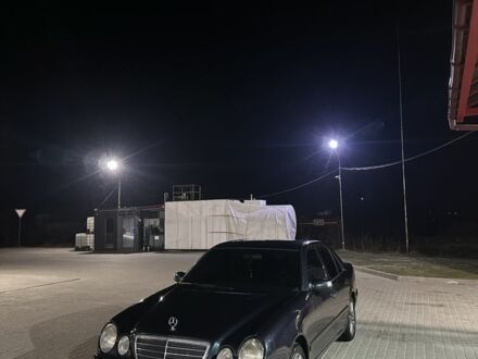 Синий Мерседес Е-Класс, объемом двигателя 2 л и пробегом 560 тыс. км за 3699 $, фото 1 на Automoto.ua
