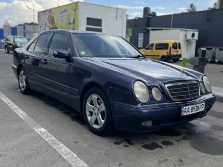 Синий Мерседес Е-Класс, объемом двигателя 2.2 л и пробегом 326 тыс. км за 4300 $, фото 1 на Automoto.ua