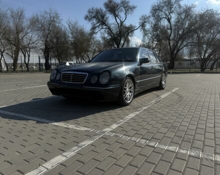 Синий Мерседес Е-Класс, объемом двигателя 3.2 л и пробегом 430 тыс. км за 4300 $, фото 1 на Automoto.ua