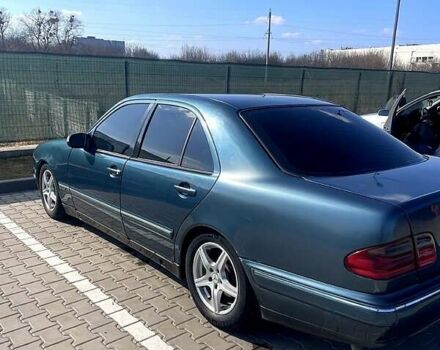 Синий Мерседес Е-Класс, объемом двигателя 3.2 л и пробегом 345 тыс. км за 3000 $, фото 1 на Automoto.ua