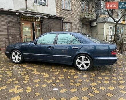 Синий Мерседес Е-Класс, объемом двигателя 2.1 л и пробегом 380 тыс. км за 5555 $, фото 1 на Automoto.ua
