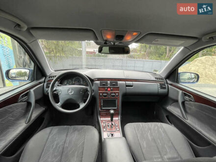 Мерседес Е-Класс 2000 в Лубнах на Automoto.ua Синий Мерседес Е-Класс, объемом двигателя 2.2 л и пробегом 314 тыс. км за 4999 $, фото 1 на Automoto.ua