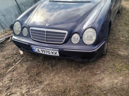 Синий Мерседес Е-Класс, объемом двигателя 2.7 л и пробегом 200 тыс. км за 2700 $, фото 1 на Automoto.ua