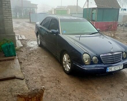 Синий Мерседес Е-Класс, объемом двигателя 2 л и пробегом 0 тыс. км за 2000 $, фото 1 на Automoto.ua