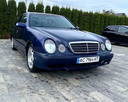 Синий Мерседес Е-Класс, объемом двигателя 2.2 л и пробегом 333 тыс. км за 2600 $, фото 1 на Automoto.ua