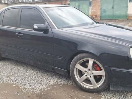 Мерседес Е-Клас 2001 у Шепетовке на Automoto.ua Синій Мерседес Е-Клас, об'ємом двигуна 2 л та пробігом 324 тис. км за 3400 $, фото 1 на Automoto.ua