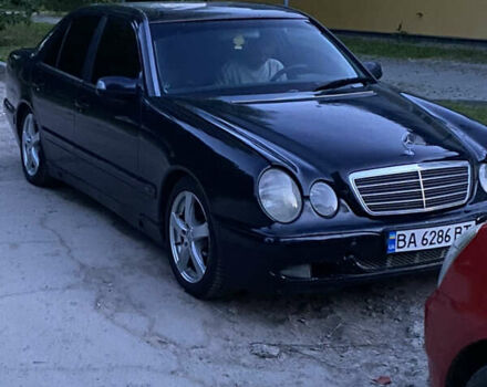 Синий Мерседес Е-Класс, объемом двигателя 2 л и пробегом 300 тыс. км за 3700 $, фото 1 на Automoto.ua