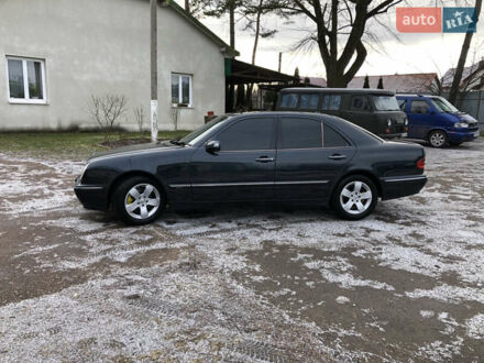 Мерседес Е-Класс 2001 в Самборе на Automoto.ua Синий Мерседес Е-Класс, объемом двигателя 2.7 л и пробегом 420 тыс. км за 6000 $, фото 1 на Automoto.ua