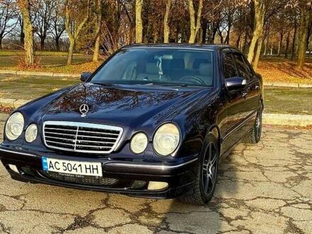 Мерседес Е-Клас 2001 у Володимир-Волинський на Automoto.ua Синій Мерседес Е-Клас, об'ємом двигуна 3.2 л та пробігом 400 тис. км за 5450 $, фото 1 на Automoto.ua
