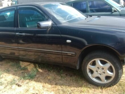 Синий Мерседес Е-Класс, объемом двигателя 3.2 л и пробегом 300 тыс. км за 500 $, фото 1 на Automoto.ua