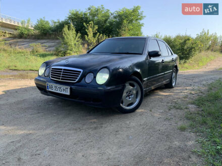 Мерседес Е-Класс 2001 в Виннице на Automoto.ua Синий Мерседес Е-Класс, объемом двигателя 2.2 л и пробегом 300 тыс. км за 3000 $, фото 1 на Automoto.ua