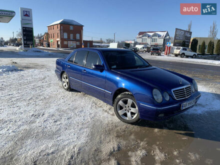 Мерседес Е-Клас 2001 у Вінниці на Automoto.ua Синій Мерседес Е-Клас, об'ємом двигуна 2 л та пробігом 225 тис. км за 4450 $, фото 1 на Automoto.ua