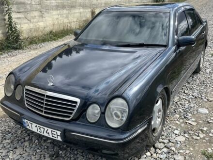 Синій Мерседес Е-Клас, об'ємом двигуна 3.2 л та пробігом 360 тис. км за 3700 $, фото 1 на Automoto.ua